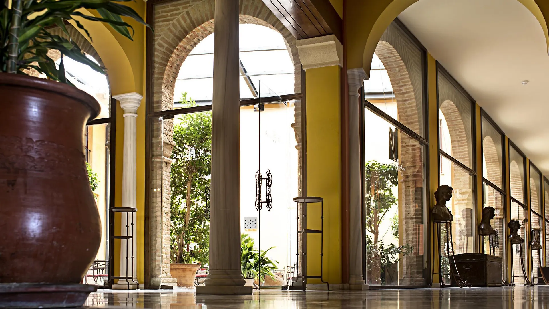 Hotel Alcazar De La Reina Carmona