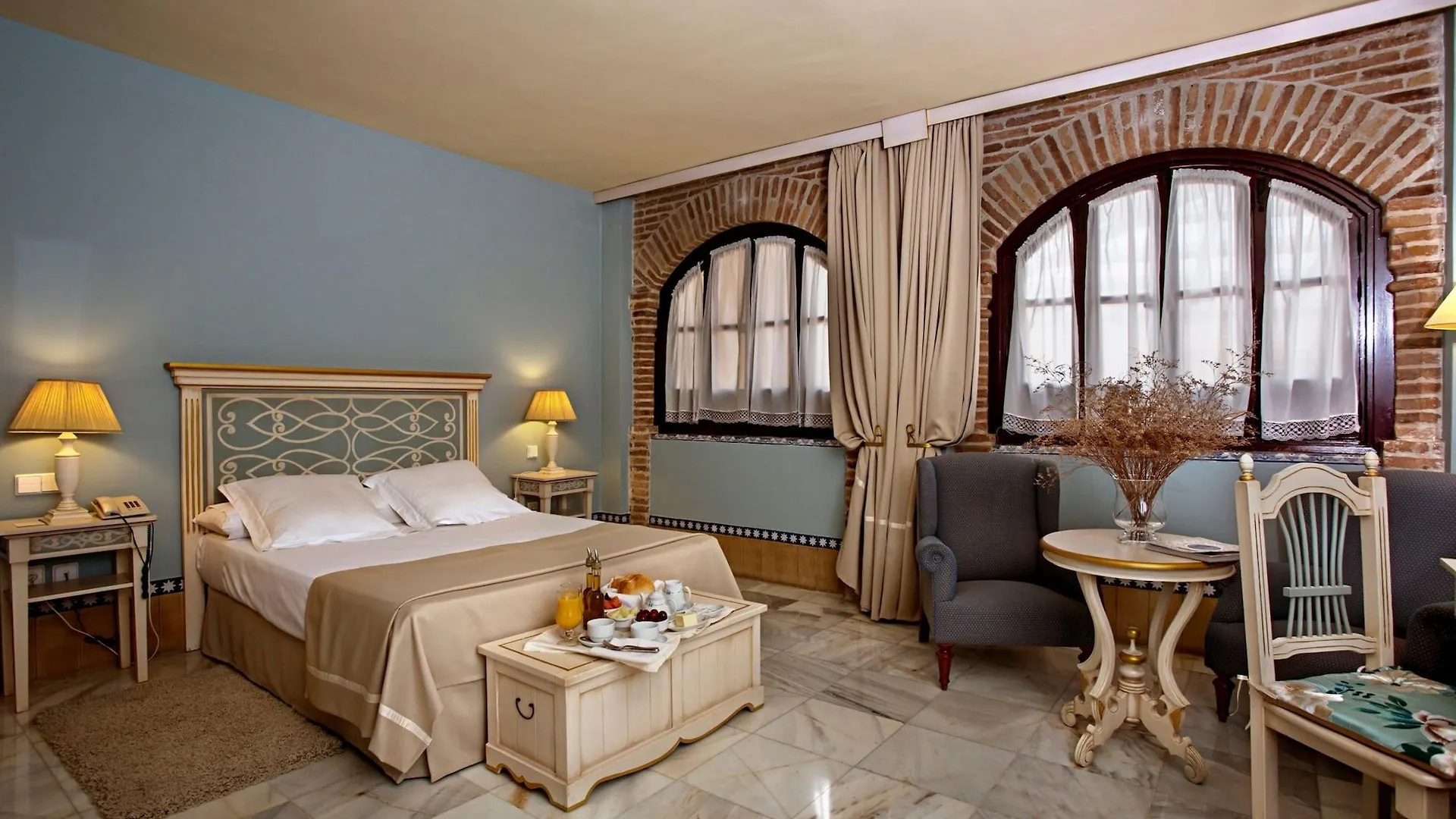 Hotel Alcazar De La Reina Carmona